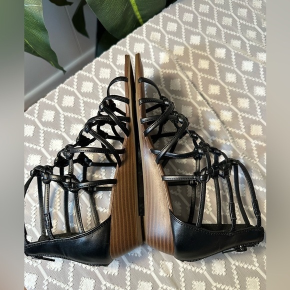 Fergalicious Black Garnett Sandals Women’s Size 6.5 - Picture 3 of 8